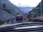 Mit dem Autozug durch den Lötschbergtunnel