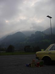 Frühstück in der Schweiz bei leichtem Nebel